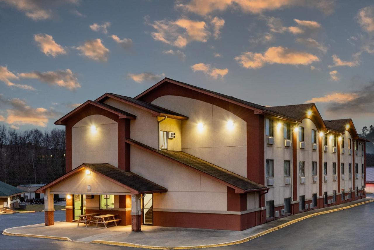ซูเปอร์ 8 บาย วินด์แฮม เวย์เนสเบิร์ก Hotel Waynesburg ภายนอก รูปภาพ