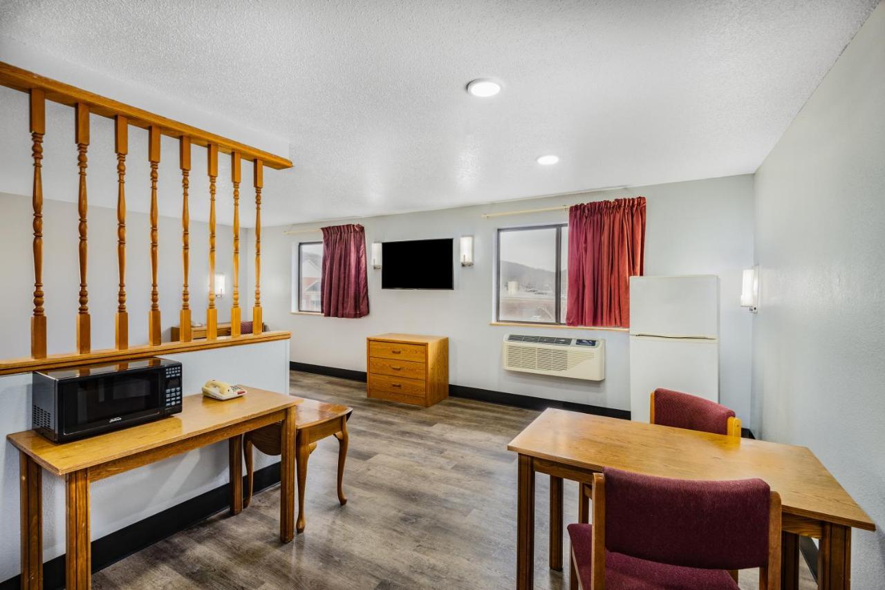 ซูเปอร์ 8 บาย วินด์แฮม เวย์เนสเบิร์ก Hotel Waynesburg ภายนอก รูปภาพ